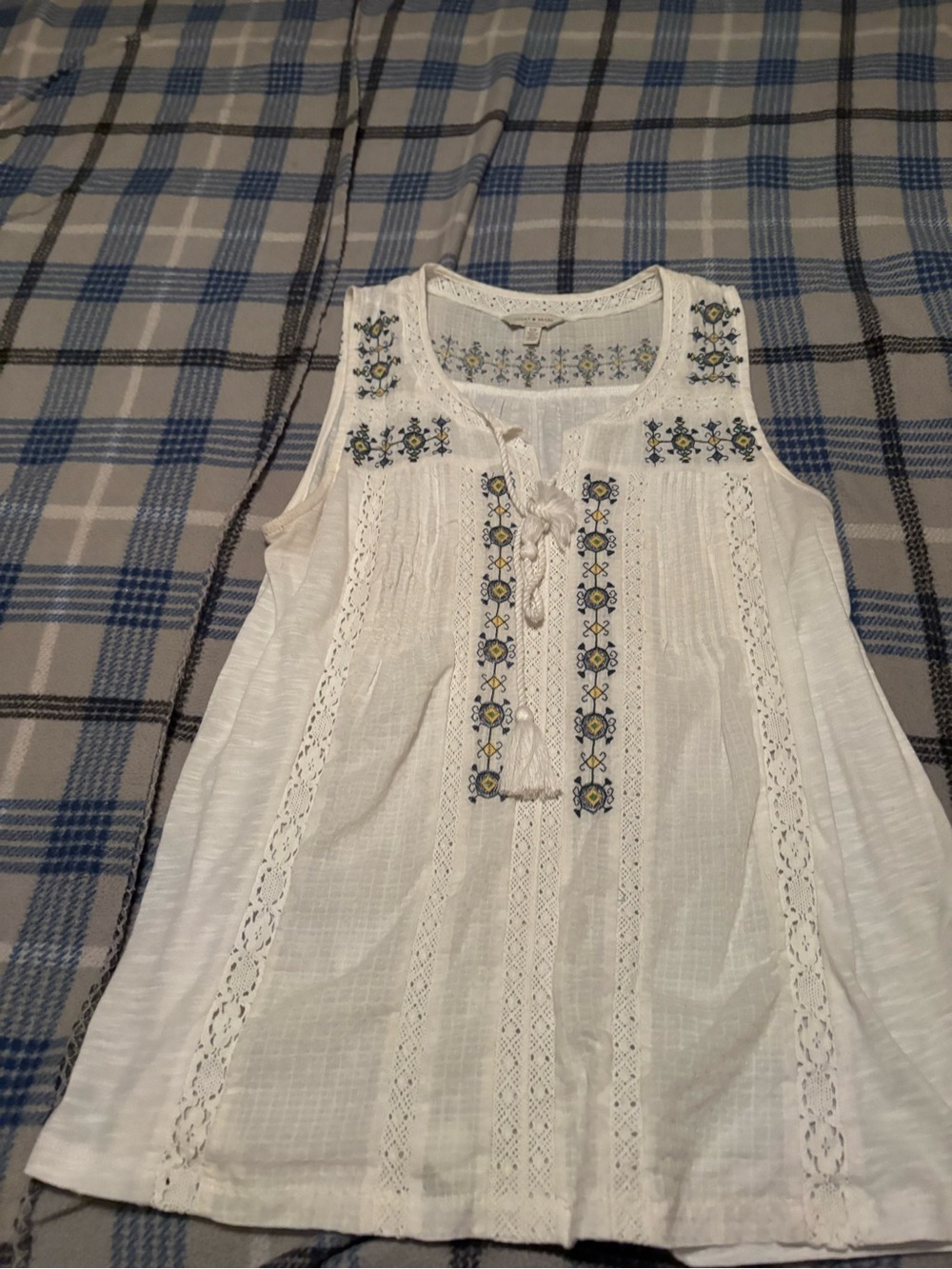 Lucky Brand White Sleeveless Embroidered Tie-Front Camisole